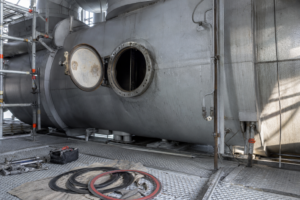 Evaporator maintenance with opened manway and scaffolding