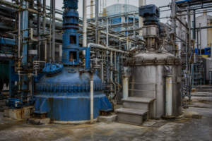 Adipic acid production plant with crystallization section